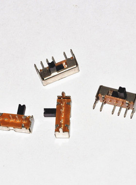佐田|小型拨动开关 SK13D07VG4 4MM柄高 带支架 4脚3档(100个)