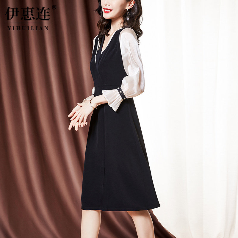 醋酸缎面连衣裙女长袖中长款2020新款初秋V领轻熟气质喇叭袖裙子