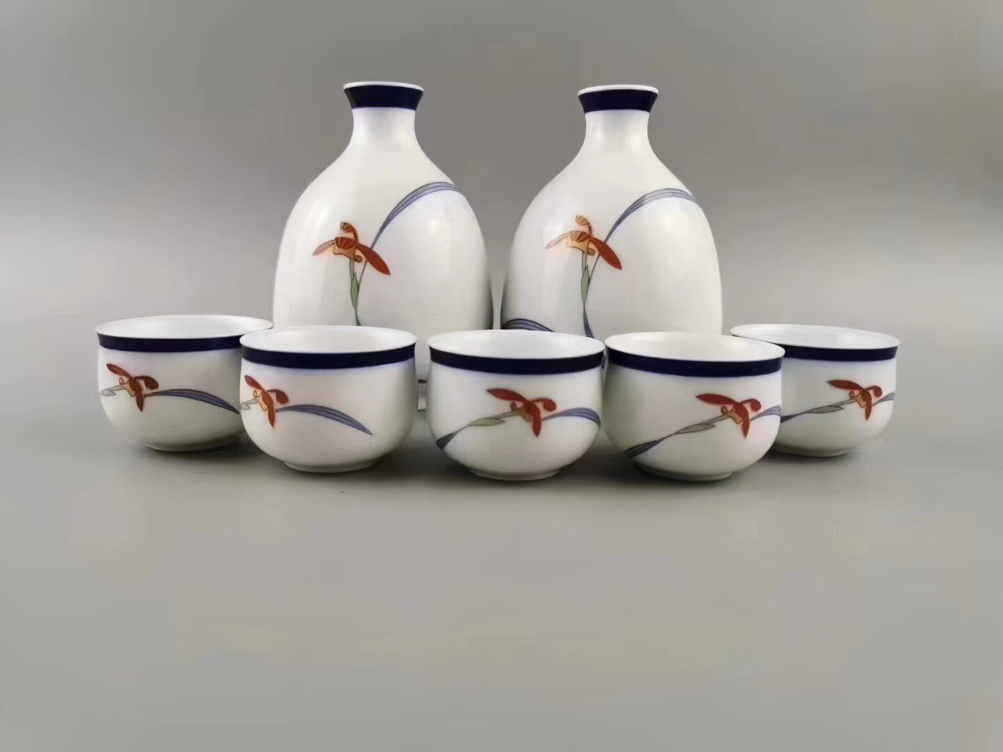 日本香兰社制 皇室御用 酒具一套 2清酒瓶+5酒杯 描金兰花图 带盒