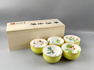 日本香兰社 皇室御用制瓷 茶杯一套 五客 雅黄 花果图带木盒陶历