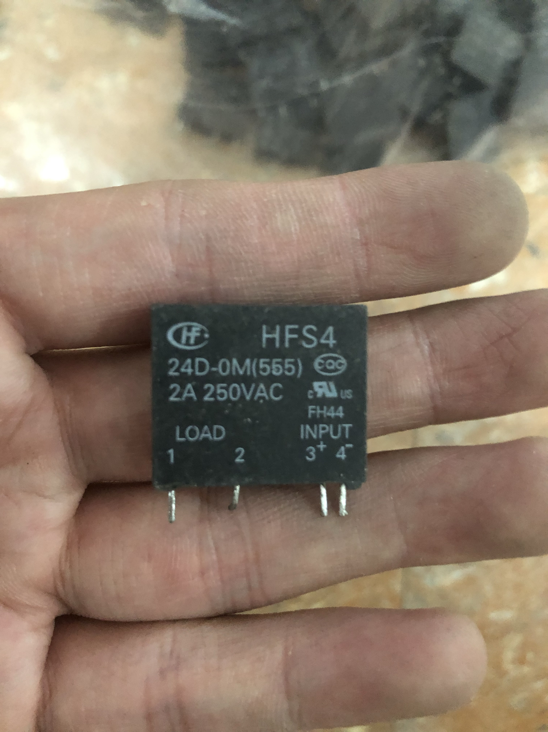 HFS4 拆机宏发固态继电器0 24V 24D-0M 2A250VAC 4脚