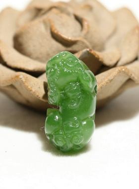 菠菜绿5.74克碧玉观音挂件新疆和田玉籽料原石原料籽玉