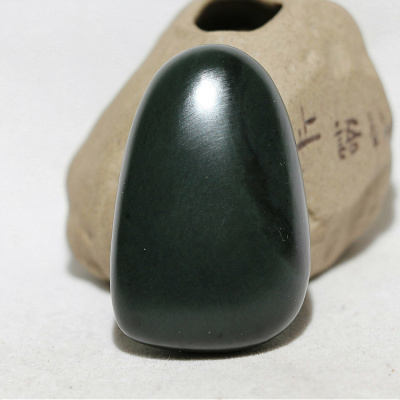 63.6克黑青玉把件◆新疆和田玉籽料原石原料◆天然真皮籽玉◆