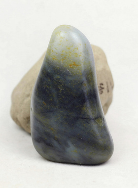 黑白分明143.5克青花籽料手玩件挂坠雕刻料和田玉籽料原石独籽