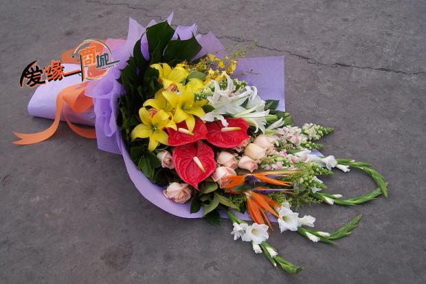 舞台颁奖鲜花价格 舞台颁奖鲜花图片 星期三