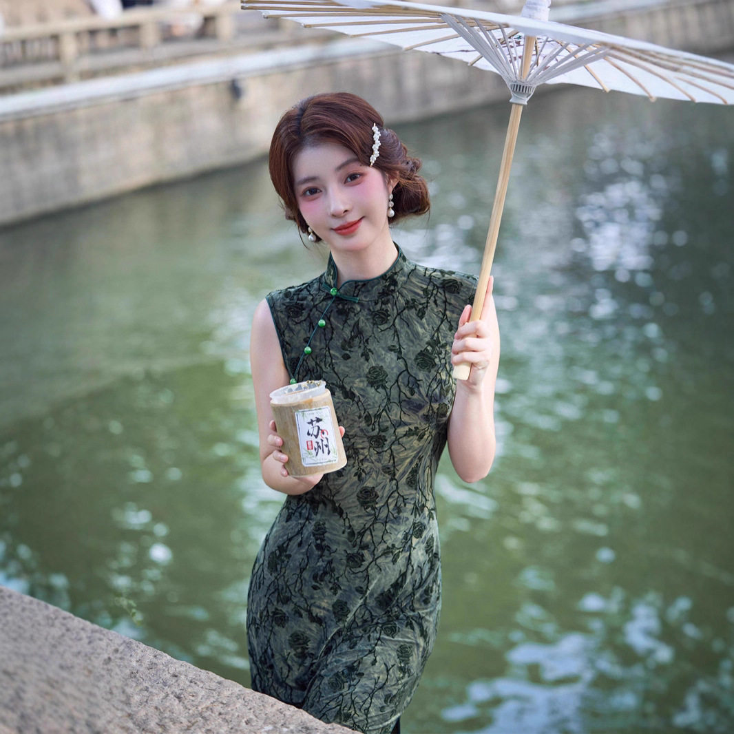 冰丝植绒旗袍夏季新款高弹力长款气质网红手推波拍照绿色旗袍修身