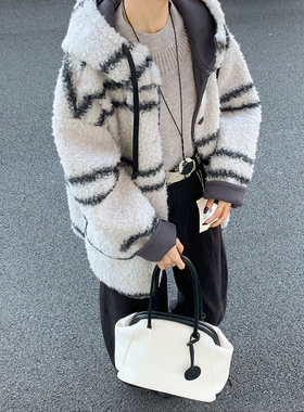 CoMo 冬季新款条纹皮毛一体外套女保暖复古时髦百搭上衣5218