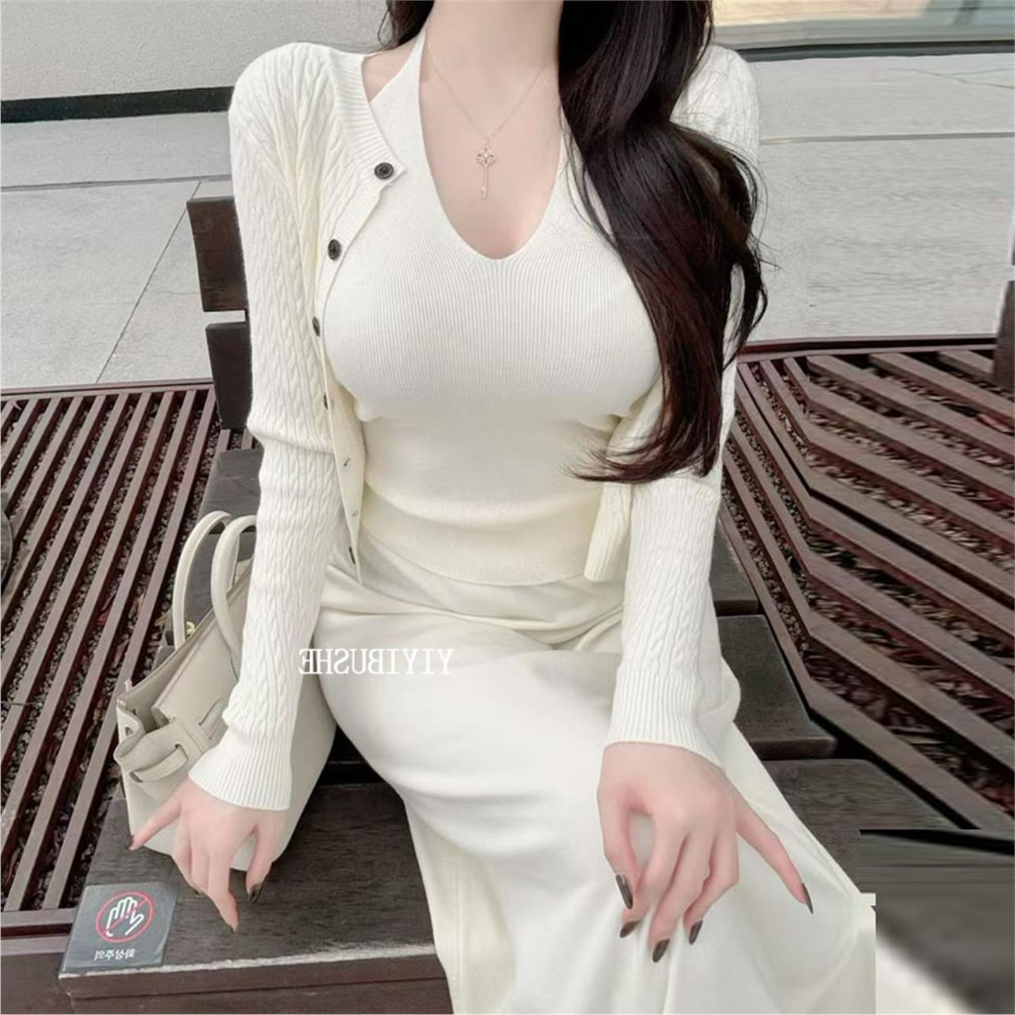LO178优雅高级感~女人味挂脖背心开衫+半身裙三件套