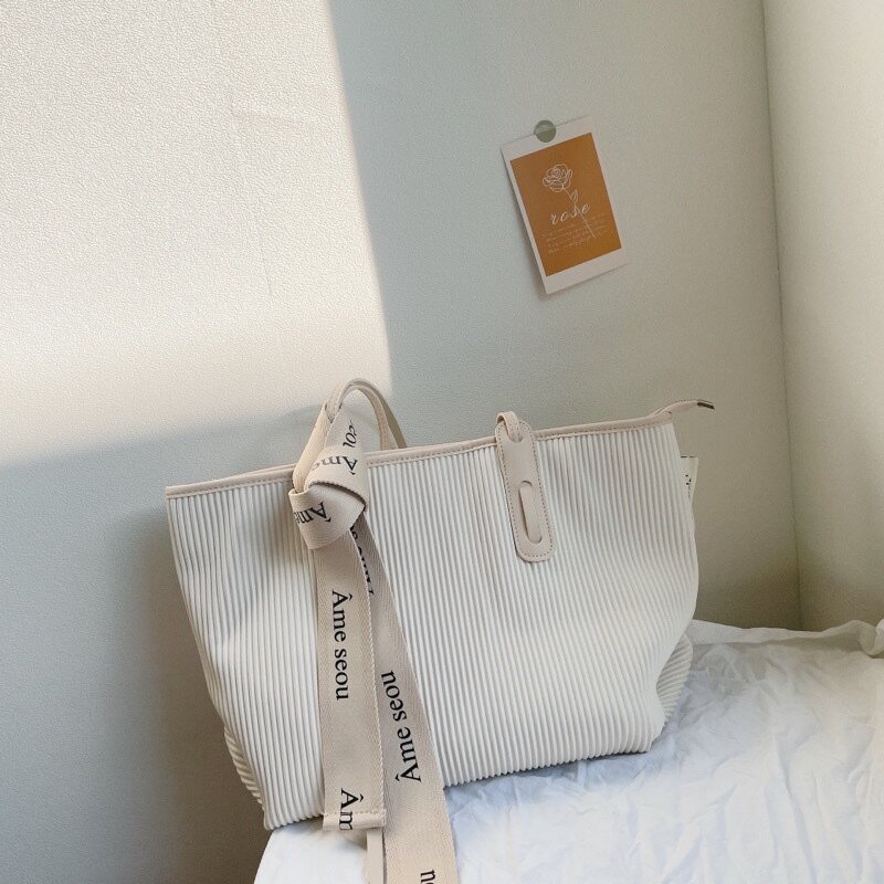 现货马来西亚creamcouch蛋糕包超纤维皮革水桶包秋冬褶皱托特包女