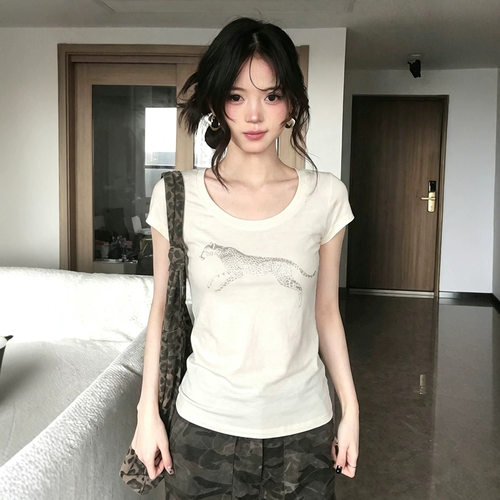 Jim Kenet大圆领莱赛尔印花修身短袖薄上衣