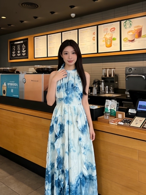 海边度假风长裙扎染裙子挂脖裙女春夏2026新款宽松显瘦大摆连衣裙