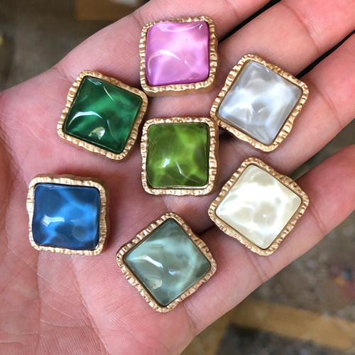 糖果色镶嵌树脂钻晶羊绒百搭纽扣