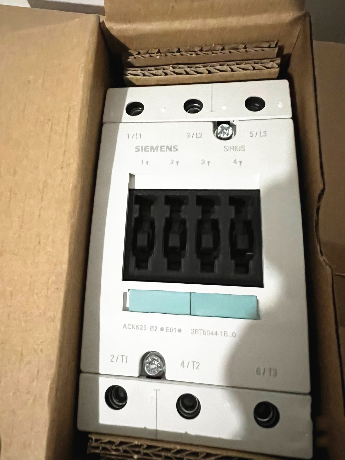 原装正品 西门子 接触器 B2 E01 3RT5044-1B..0 65A 1BB40 DC24V