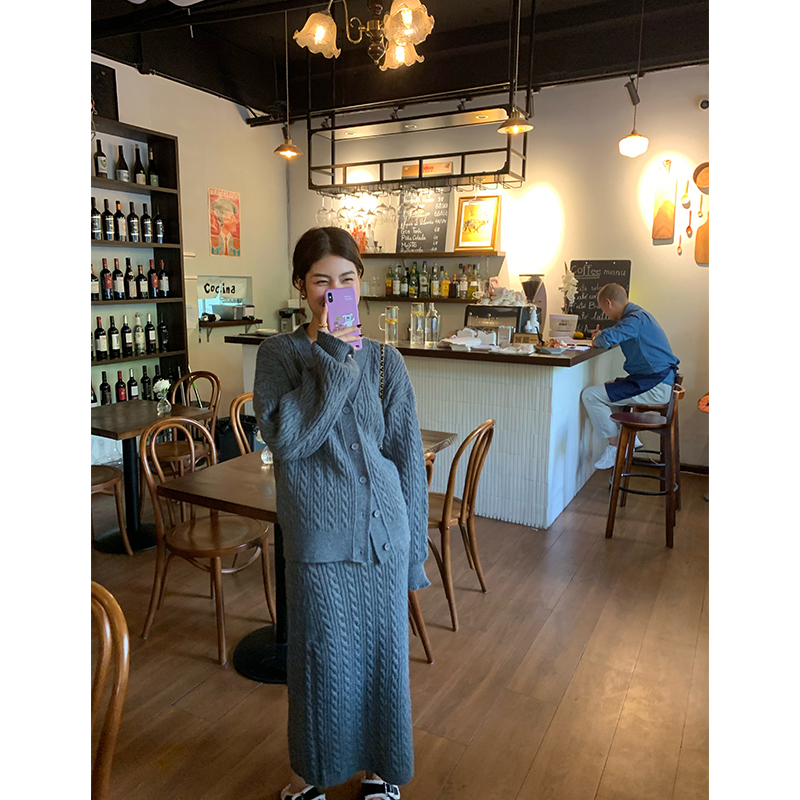 今屿花花灰色针织套装秋冬女装