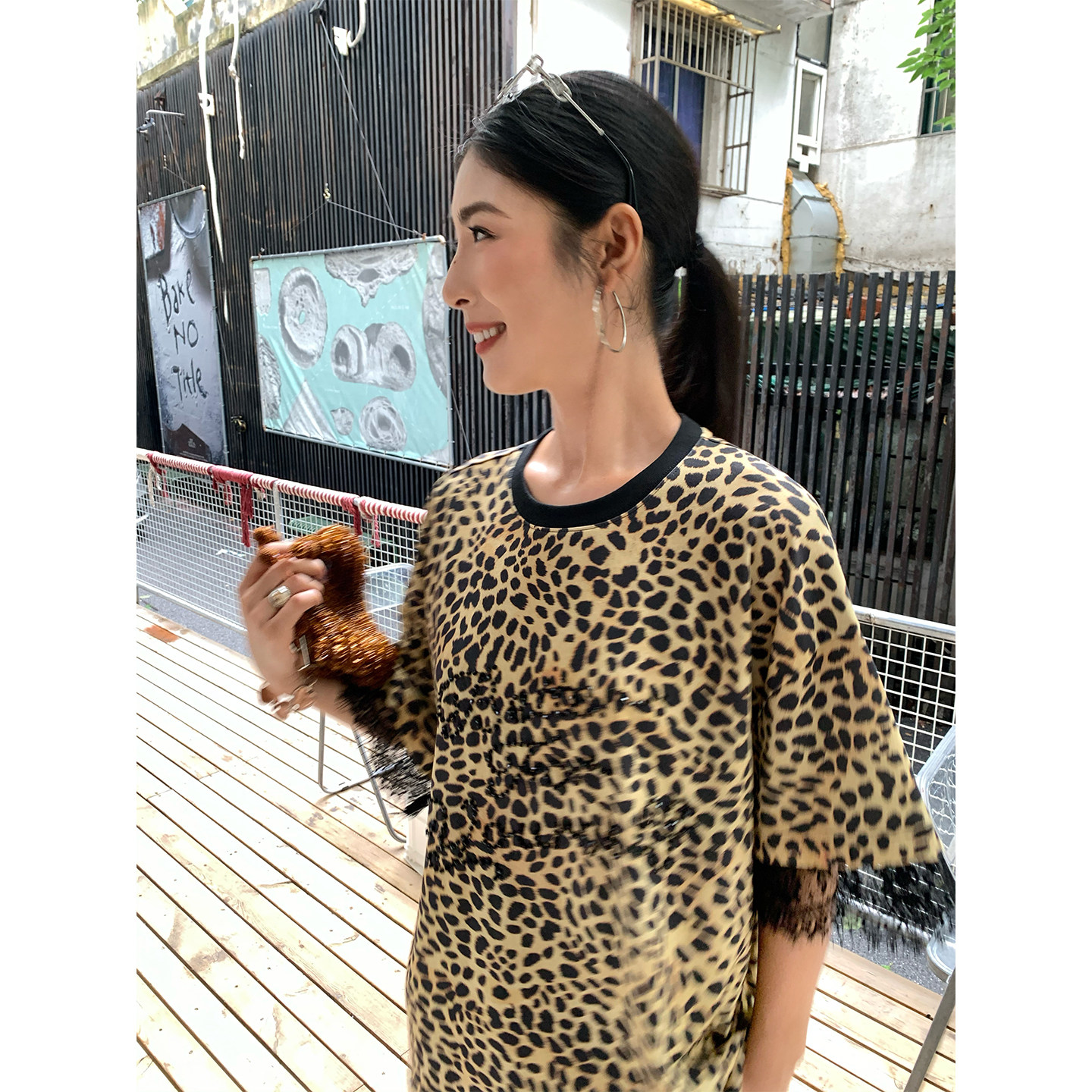 今屿花花宽松豹纹印花T恤女图片