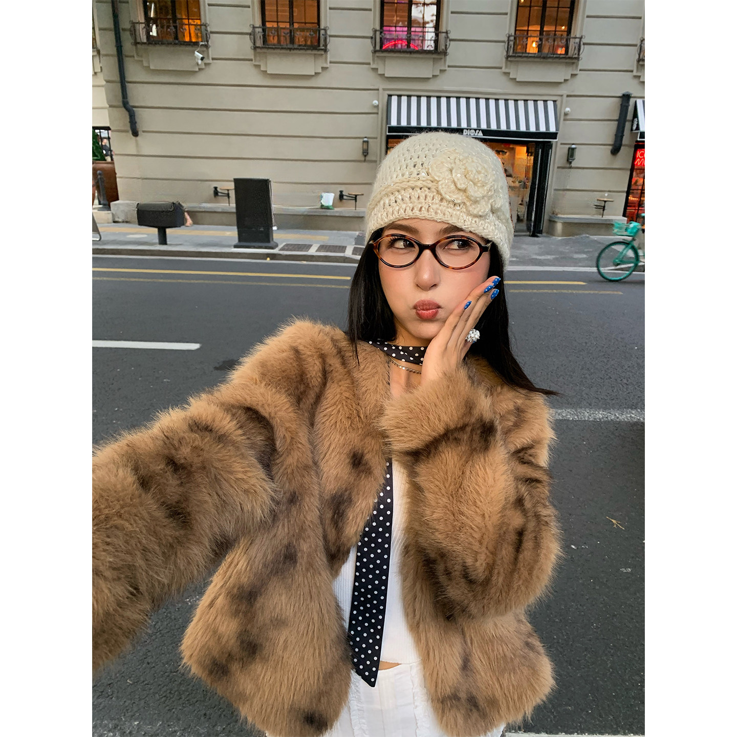 今屿花花豹纹仿皮毛一体外套女图片