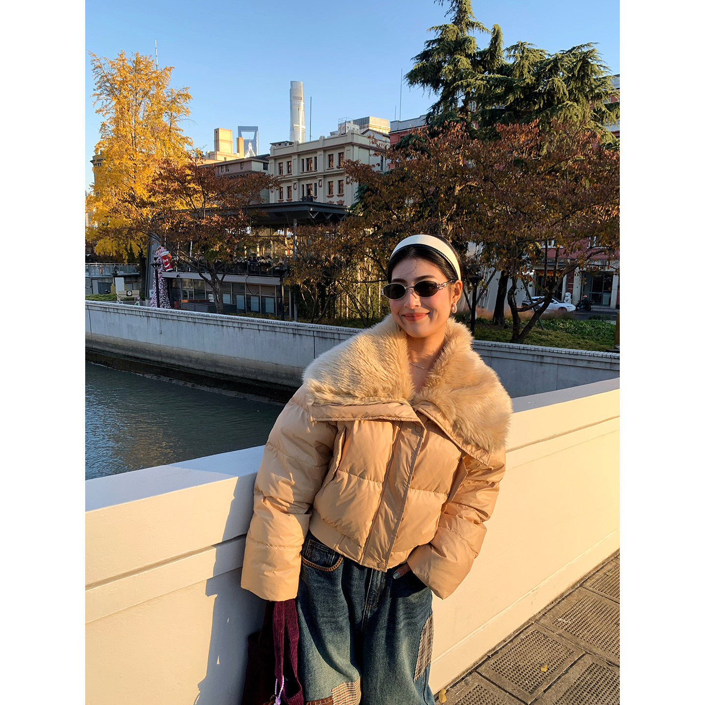 今屿花花短款羽绒服女2025新款冬大毛领保暖小个子外套设计感冬装