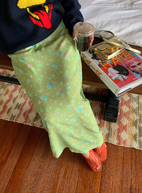 今屿花花 a字半身裙女秋冬款2025新款半身长裙绿色碎花裙子高腰