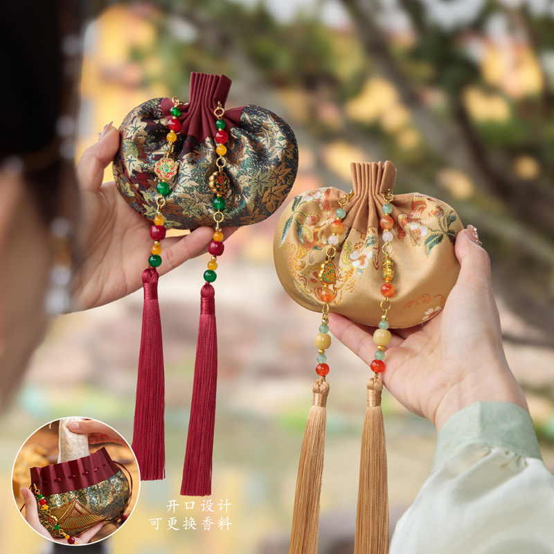 中秋古风刺绣中药驱蚊大号香囊图片