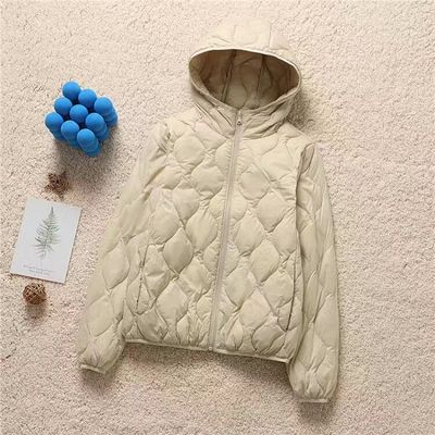 冬连帽轻薄羽绒服女短款加肥加大码200斤中老年妈妈超轻便超薄款