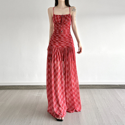绯红格纹印花大露背绑带连衣裙