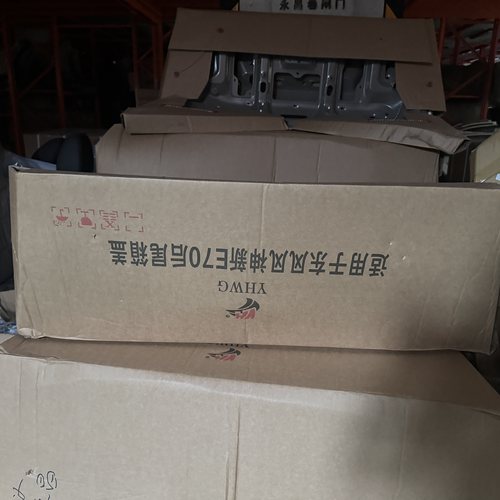 东风风神新E70专用后尾箱盖B004283(B004640)