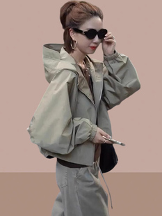 连帽冲锋衣外套女士春秋薄款2025新款短款小个子休闲夹克风衣上衣