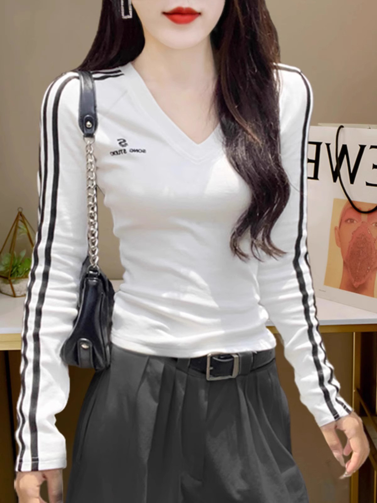 纯棉长袖t恤女秋冬2025新款修身显瘦设计感v领条纹内搭打底衫上衣