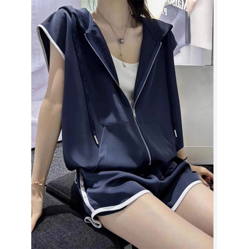 运动套装女夏季薄款2025新款连帽无袖上衣阔腿短裤休闲时尚两件套