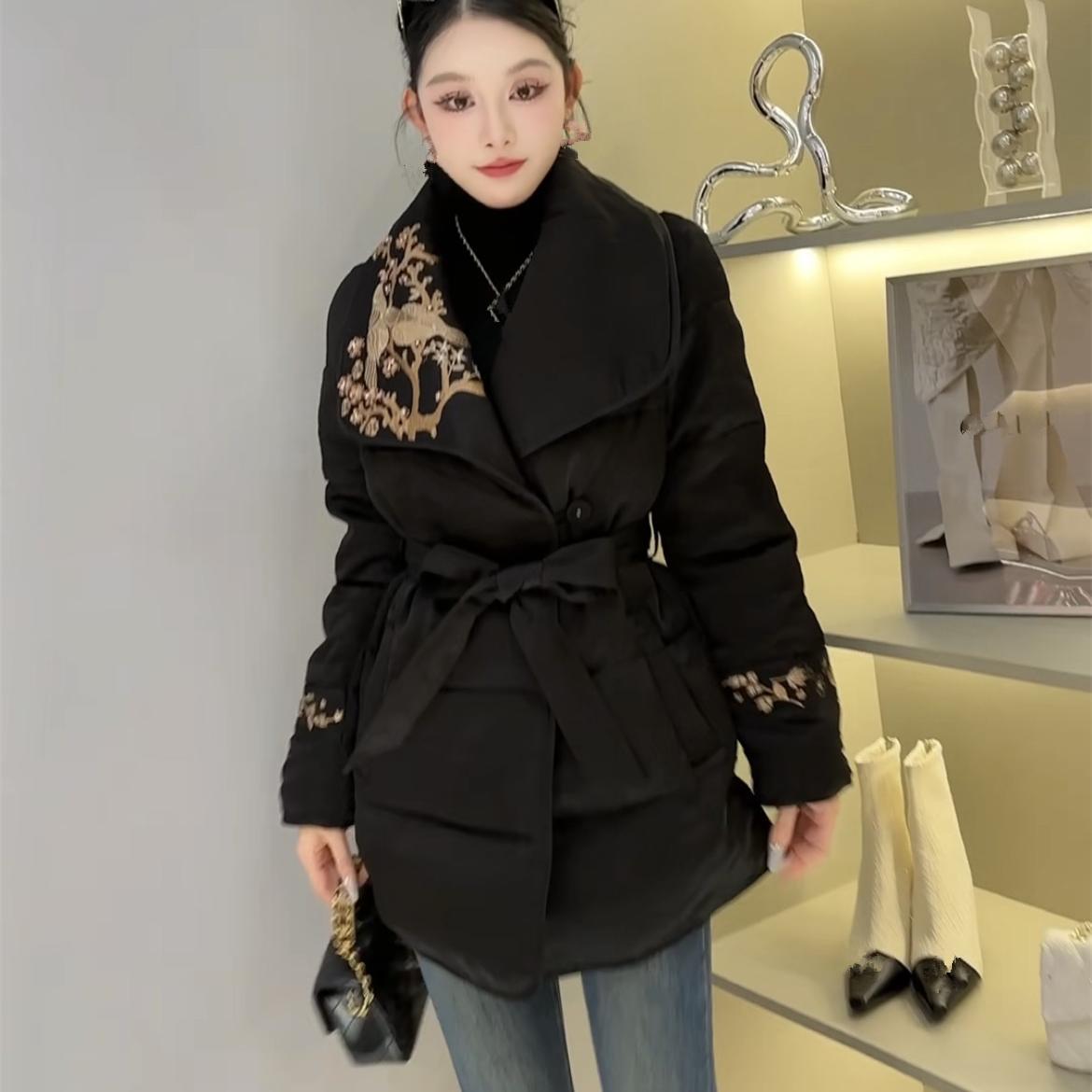 刺绣中长款羽绒服Dong.one百搭