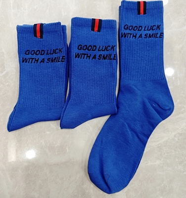 克莱因蓝潮牌字母秋季无骨棉袜情侣高筒袜时尚ins潮流男女运动袜