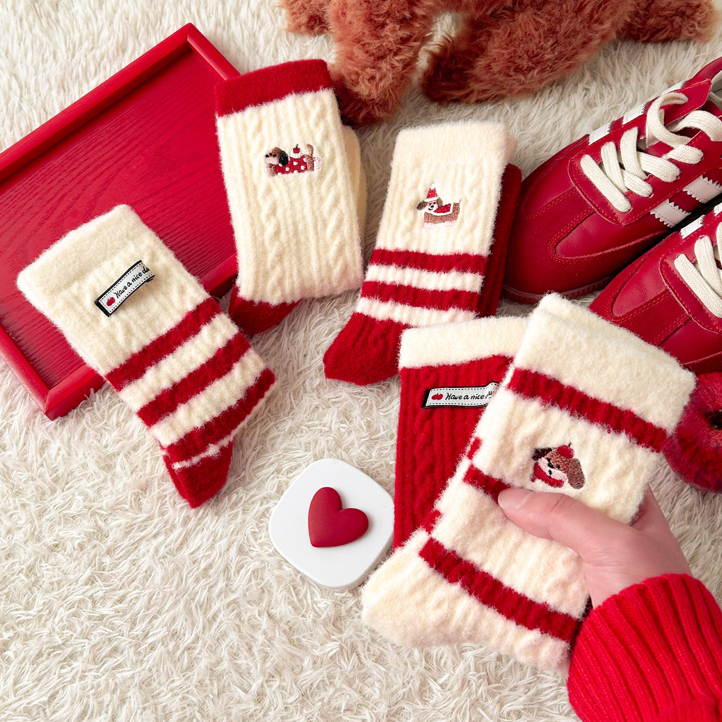 本命年红白条纹袜子女中筒袜冬季保暖加绒毛绒可爱小狗刺绣新年袜