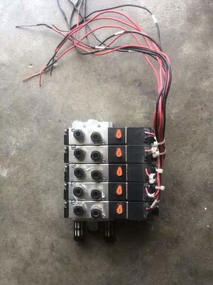 电磁阀.4V210-08.24DC.成色漂亮.所有功能包好. 议价