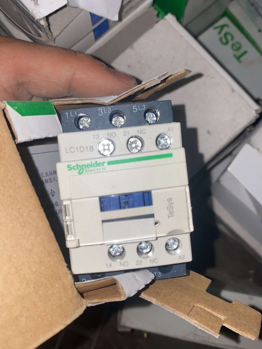 施耐德LC1D18M7C19只带包装220v
