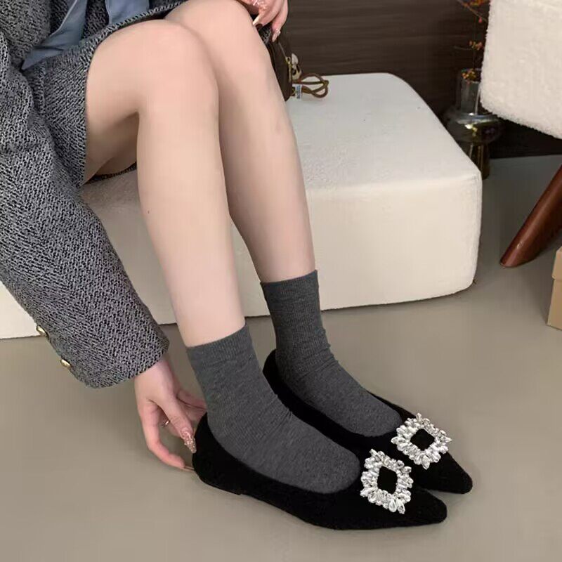 511新款时尚百搭法式尖头女士浅口水钻平底加绒单鞋