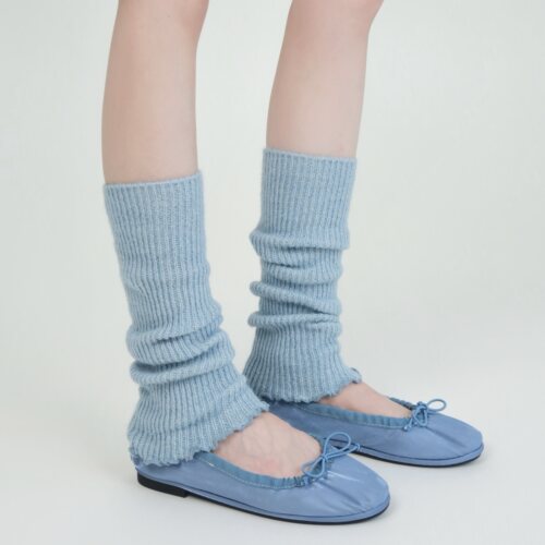 陆甜茶蓝色jk针织袜套踩脚小腿袜堆堆袜女简约中筒百搭辣妹腿套 - 封面
