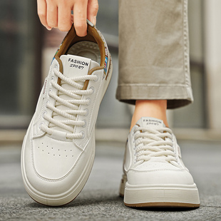 男鞋2026新款春季韩版轻便软底皮面休闲板鞋男士工作百搭运动潮鞋