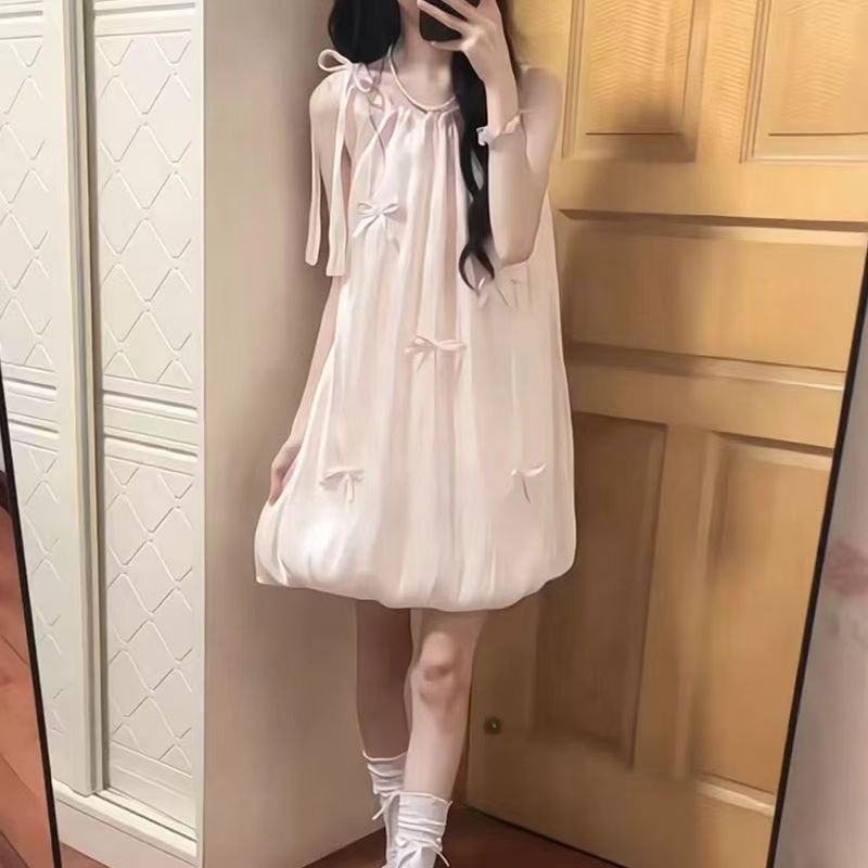 甜美可爱蝴蝶结粉色连衣裙