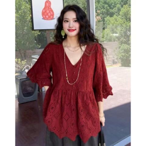 特大码胖MM重工雕孔绣复古V领波浪边上衣女宽松遮肉显瘦镂空衬衫