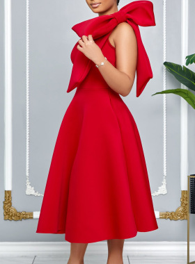 Plus-size solid color dress with belt pocket and thick skirt
