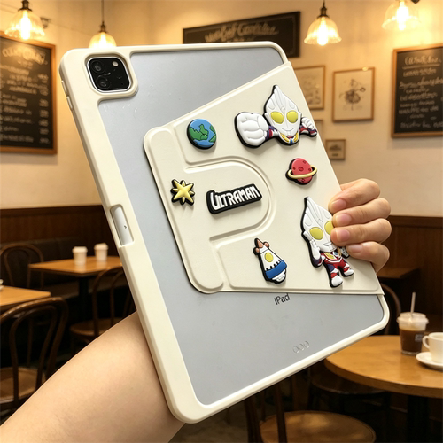 立体卡通公仔360度旋转亚克力适用iPad10代10.9保护套a16带笔槽2026新款Air7/8苹果10.2寸9.7防摔Pro11平板壳