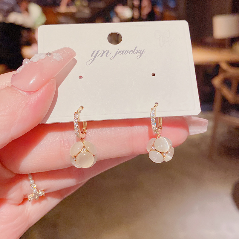 抖音同款猫眼石球球微镶锆石耳扣气质小清新淑女耳环设计感耳坠女