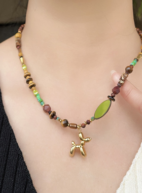 天然石琉璃撞色项链钛钢小狗吊坠俏皮可爱设计感锁骨链新款毛衣链