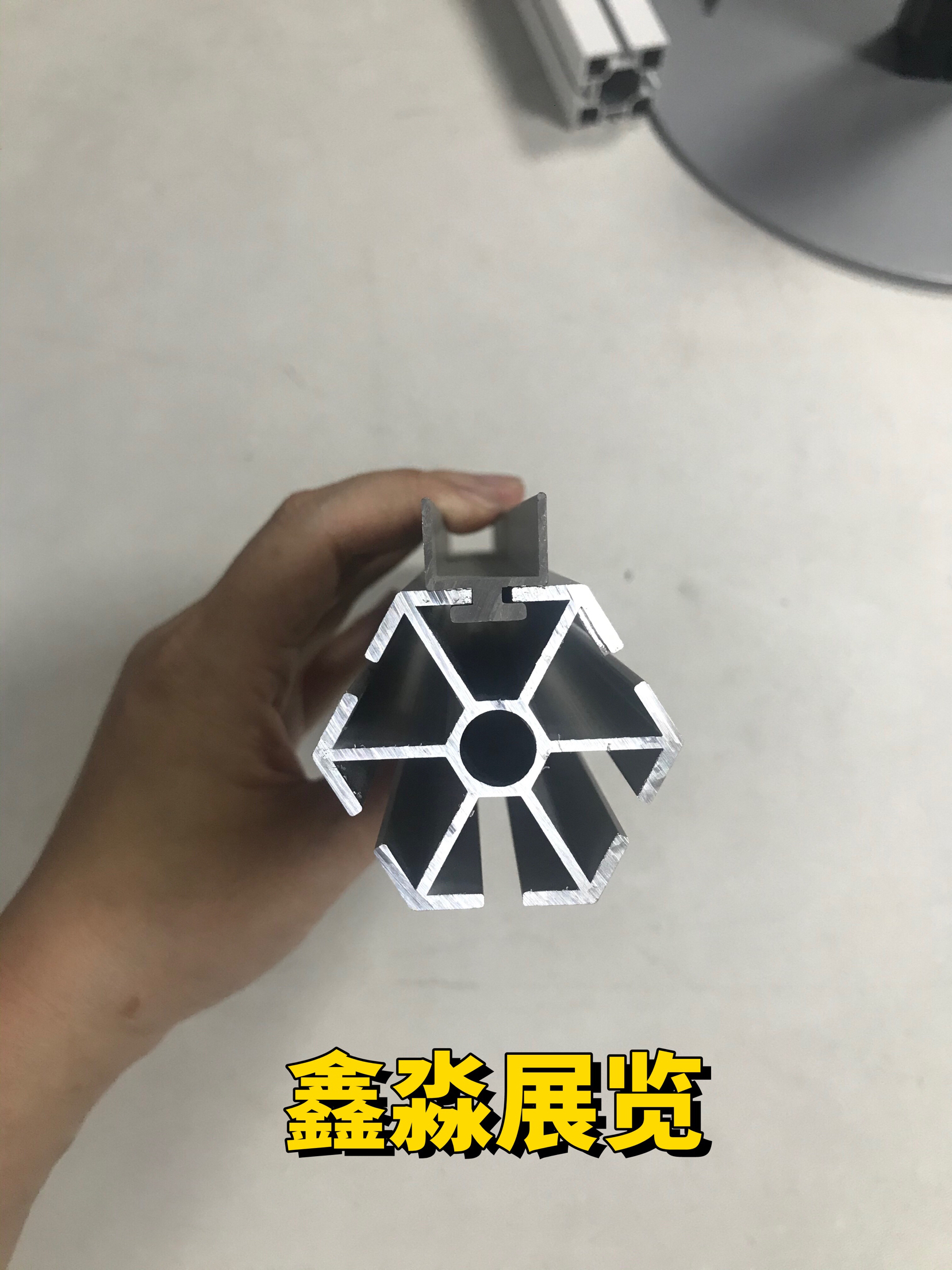 游乐场商场镜子迷宫搭建六棱柱铝型材 6角铝柱 60度立柱 生产厂家