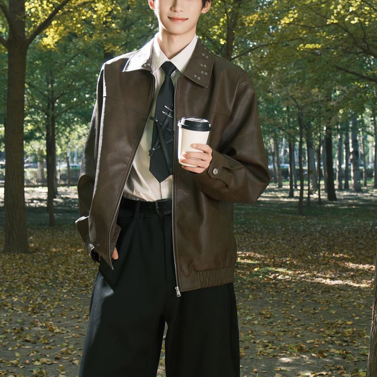 欧洲梓渝明星同款穿搭浅棕色简约皮衣外套2025冬季新款设计感夹克