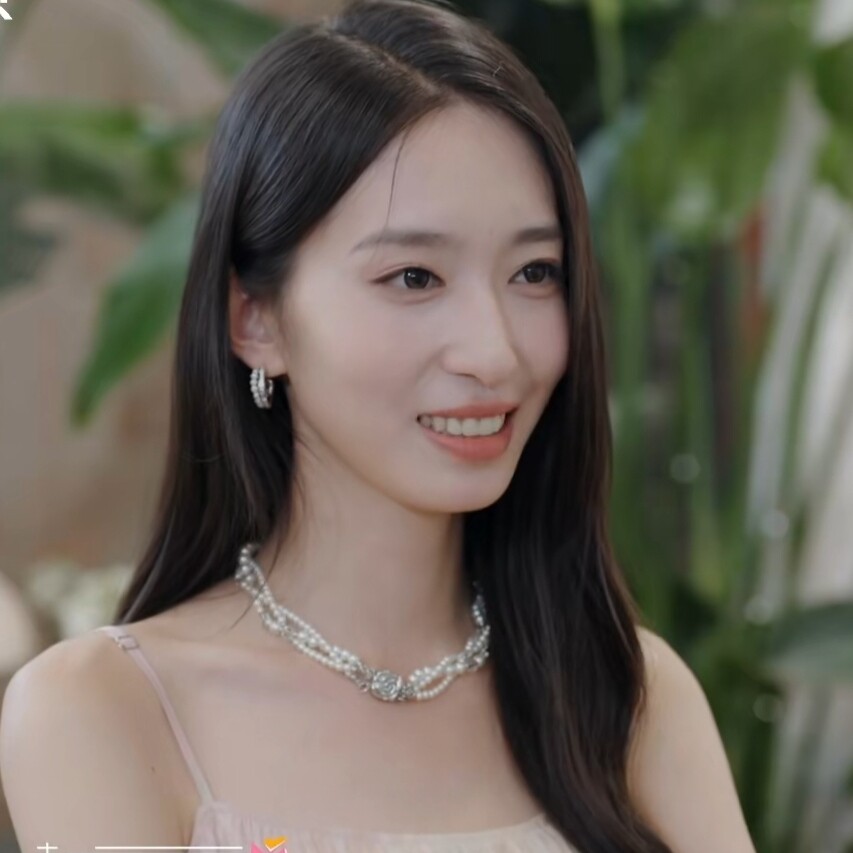 原版心动的信号8王珏同款耳环女ins轻奢高级感小众设计耳饰项炼潮 - 实物图