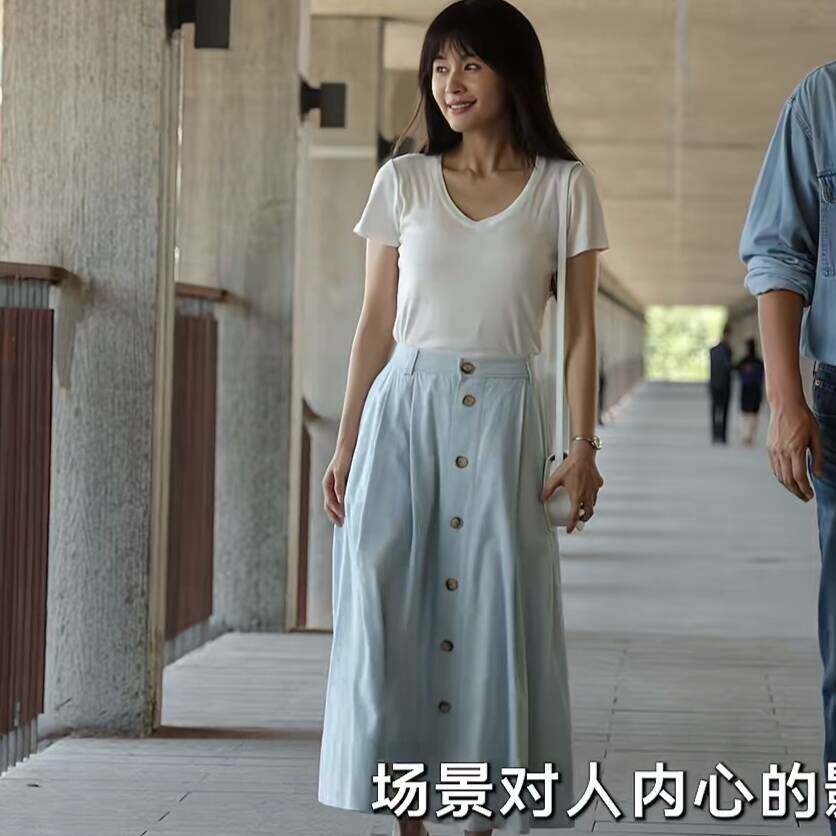 欧洲目之所及王子文曲桐同款短袖t恤夏v领白色上衣半身裙女衣服潮