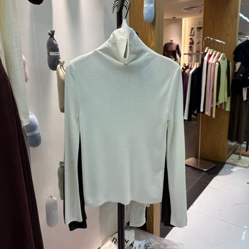 AiMi2025冬季新款高领美丽诺羊毛针织衫女修身显瘦内搭打底衫上衣