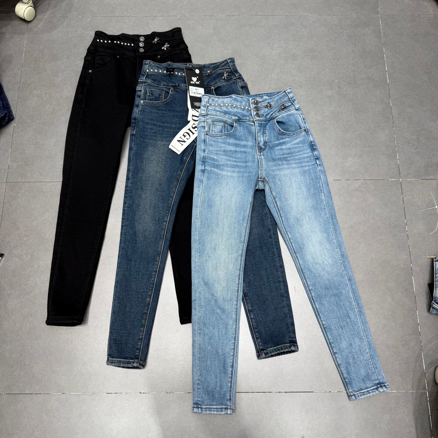 欧洲站2025秋冬新款轻奢钉珠高腰紧身弹力显瘦加绒小脚牛仔裤女潮