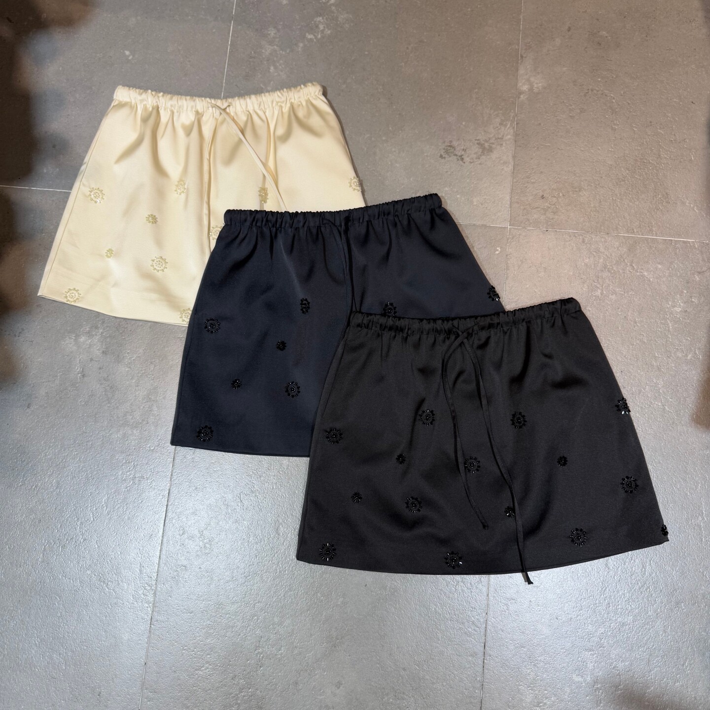 NF 欧洲站2026春夏新款松紧腰抽绳钉珠短裙气质显瘦百搭半身裙女